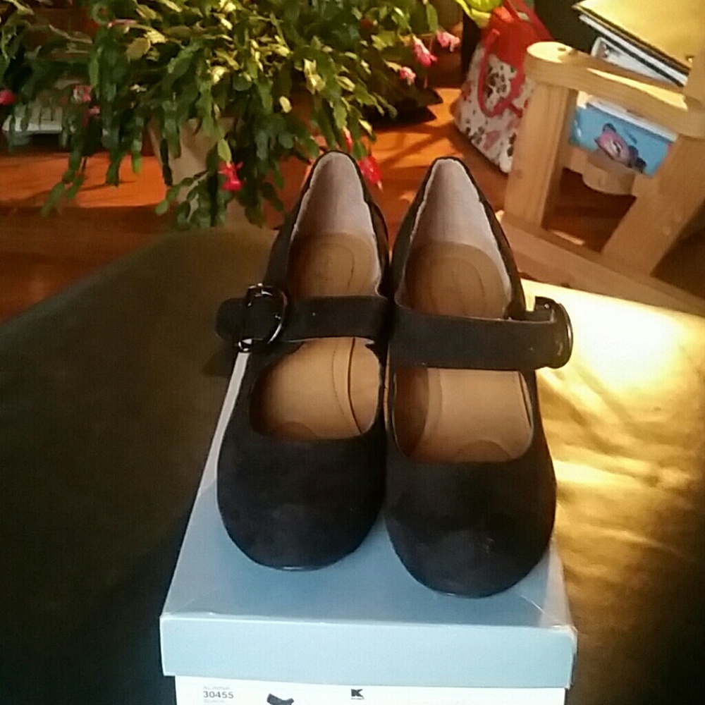 Black suede heels